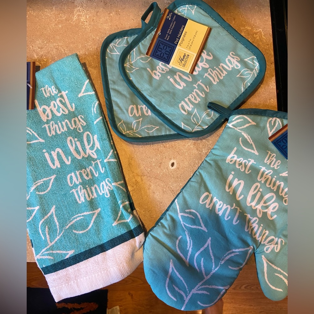 Oven Mitt and and Towel set